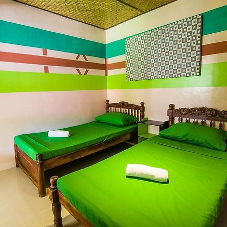 Jeepney Hostel And Kite Resort Balabag  ภายนอก รูปภาพ