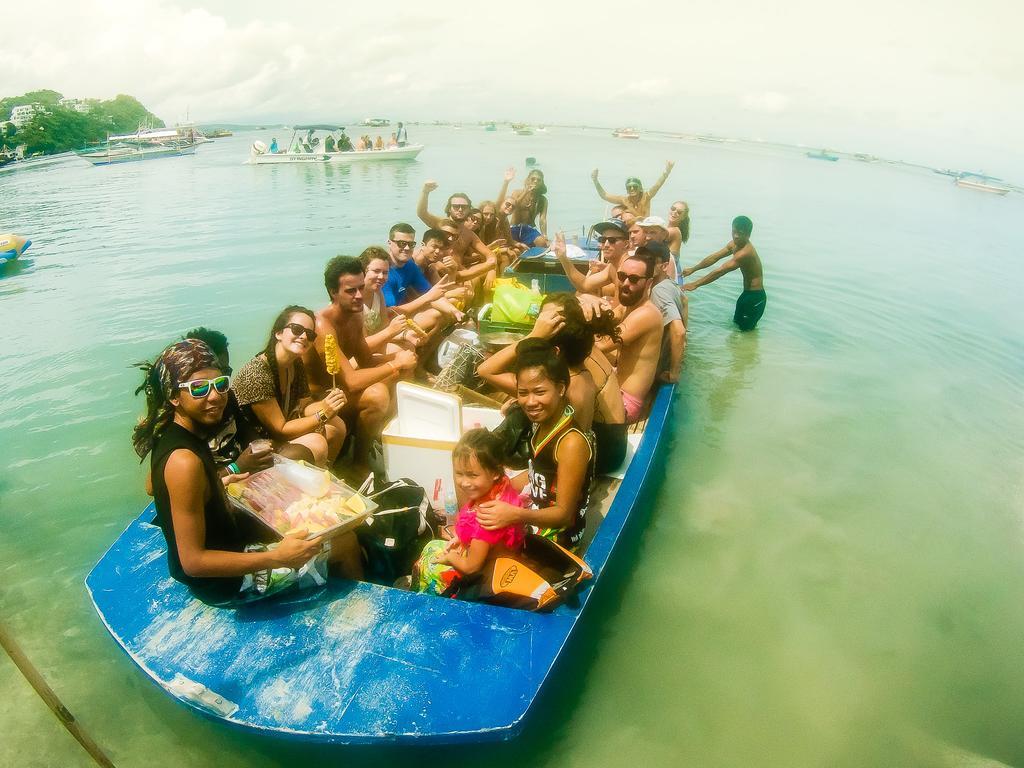 Jeepney Hostel And Kite Resort Balabag  ภายนอก รูปภาพ