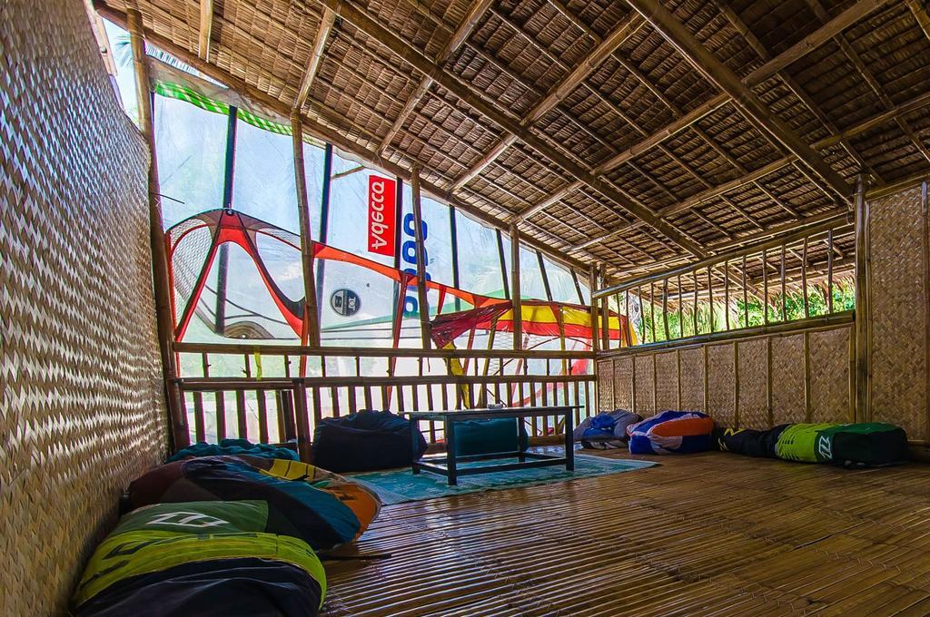 Jeepney Hostel And Kite Resort Balabag  ภายนอก รูปภาพ