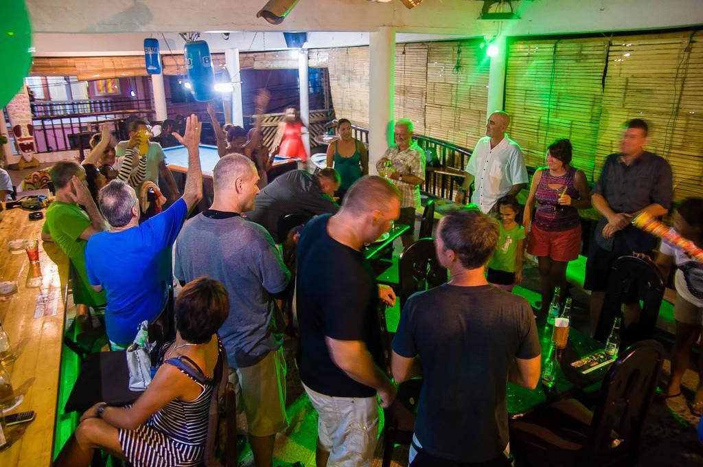 Jeepney Hostel And Kite Resort Balabag  ภายนอก รูปภาพ