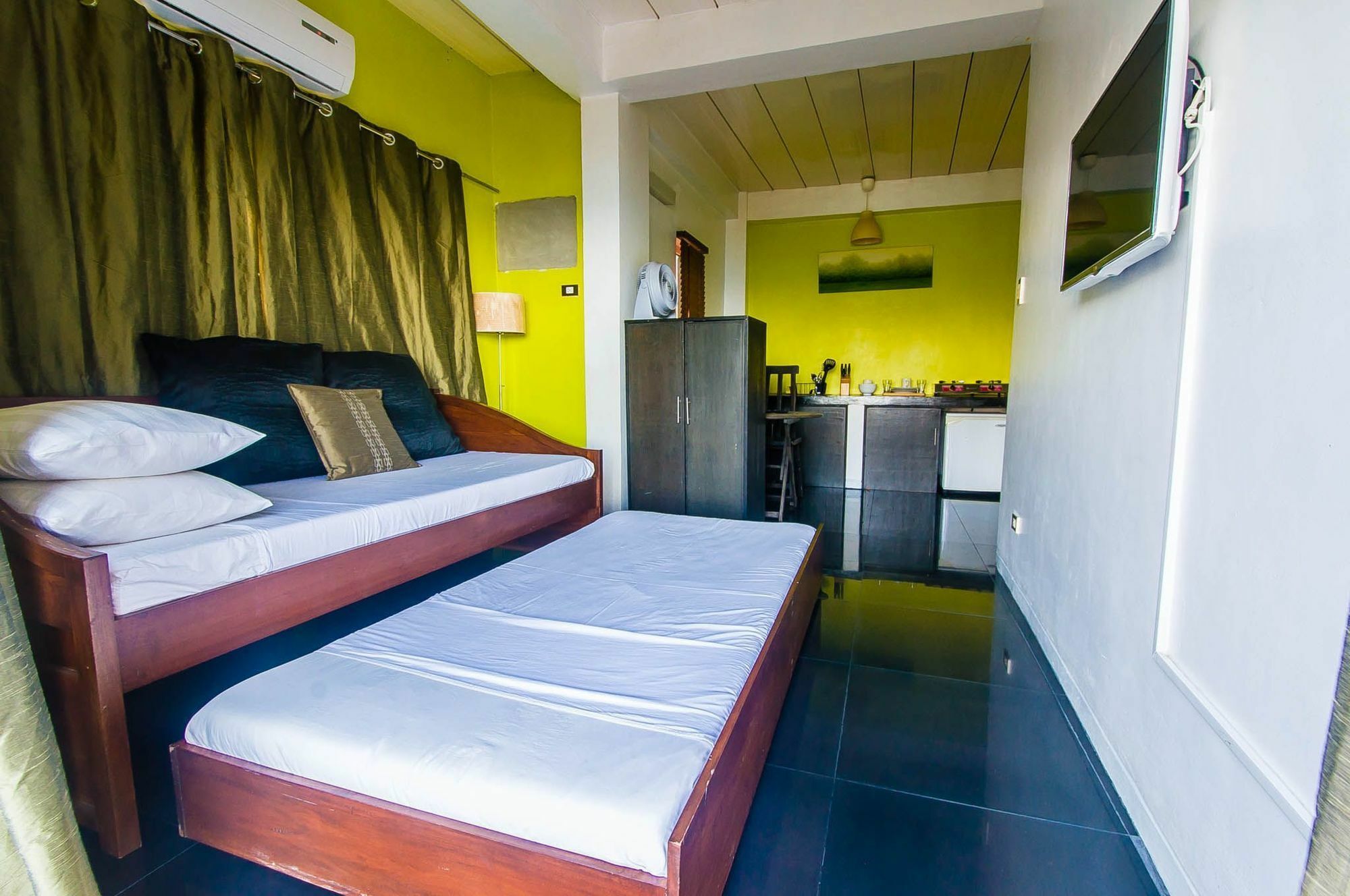 Jeepney Hostel And Kite Resort Balabag  ภายนอก รูปภาพ